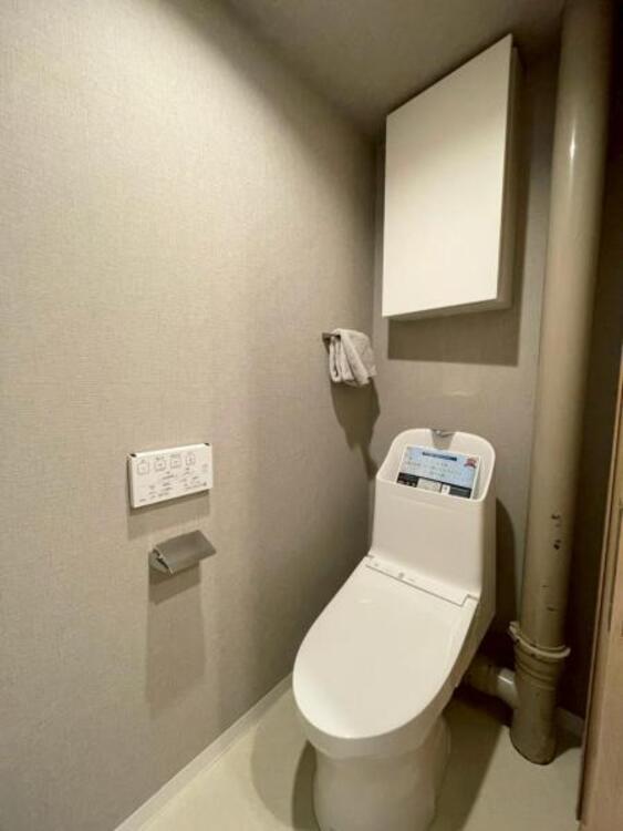 トイレ 明るく清潔感のある節水型ウォシュレットトイレです