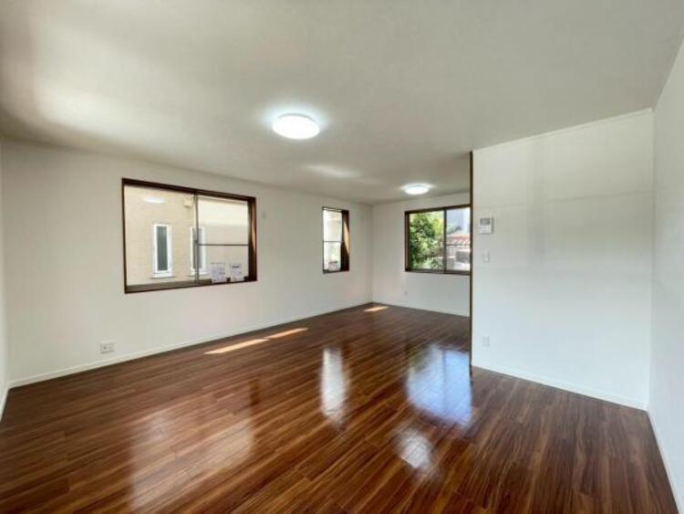 居間 食と憩いの場がゆるやかに続く、家族の存在を感じられるLDKです 