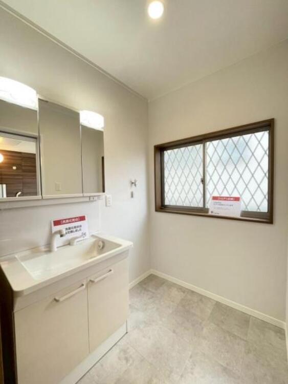 洗面 忙しい朝にも落ち着いて身支度ができる洗面スペース