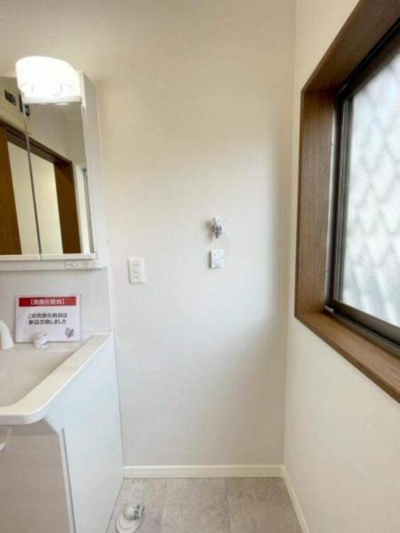 洗面 耐水性が高くお掃除が快適なクッションフロア採用の洗面室です 