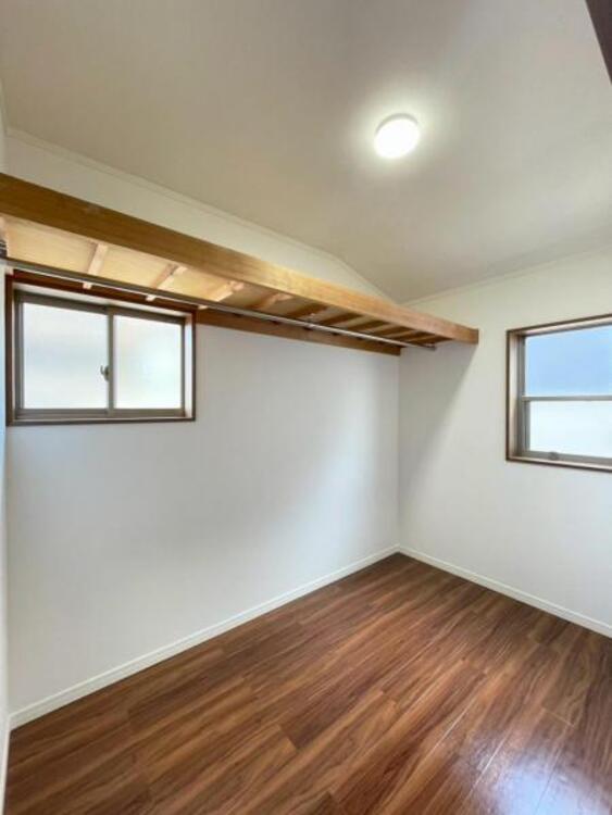 収納 約3帖の大容量納戸には、季節物やアウトドア用品などがすっきりと収まります。