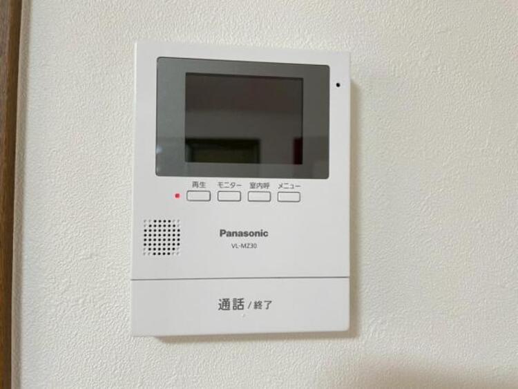 設備 お子様のお留守番時も、鍵の開錠前に確認ができ安心のモニターインターホン。 