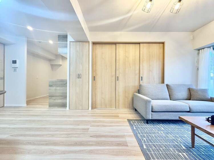 居間 居心地の良い空気感は、暮らしのステージを彩り、心からのやすらぎと満足感を与えてくれます。