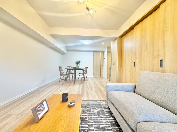 居間 飾り過ぎないシンプルな内装と偏り過ぎないデザインで統一しました。