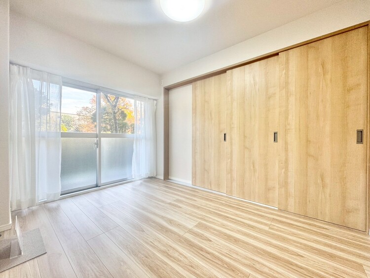 居間 快適に過ごす毎日を求めて、暮らしの中でご自身の「マイホーム」に創り上げてください。