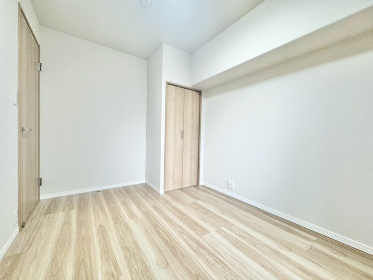 寝室 ベッドも十分に設置するスペースがあります。