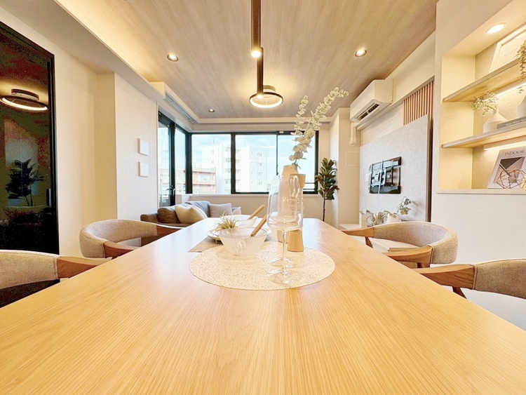 居間 快適に過ごす毎日を求めて、暮らしの中でご自身の「マイホーム」に創り上げてください。