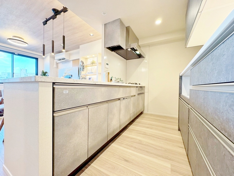 キッチン 洗練されたスタイリッシュなデザイン性と使いやすさを備えた仕様。