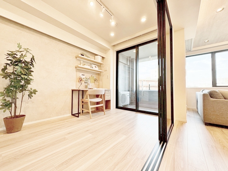 寝室 ベッドも十分に設置するスペースがあります。