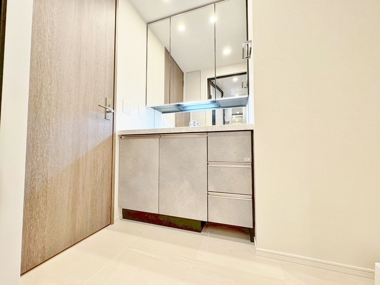 洗面 清潔感と心地よさを重視した、上質感漂うパウダールーム。