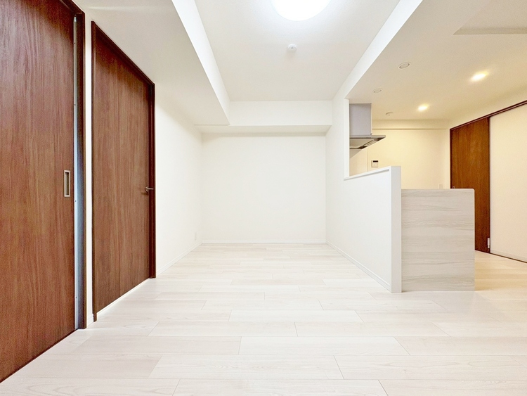 居間 飾り過ぎないシンプルな内装と偏り過ぎないデザインで統一しました。