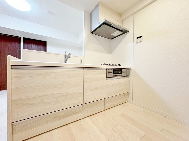 キッチン スマートな意匠と充実の機能を備えたキッチンが、暮らしにおいしい彩りを添えます。