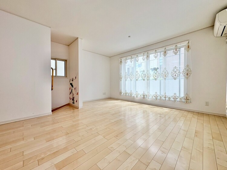 居間 快適に過ごす毎日を求めて、暮らしの中でご自身の「マイホーム」に創り上げてください。