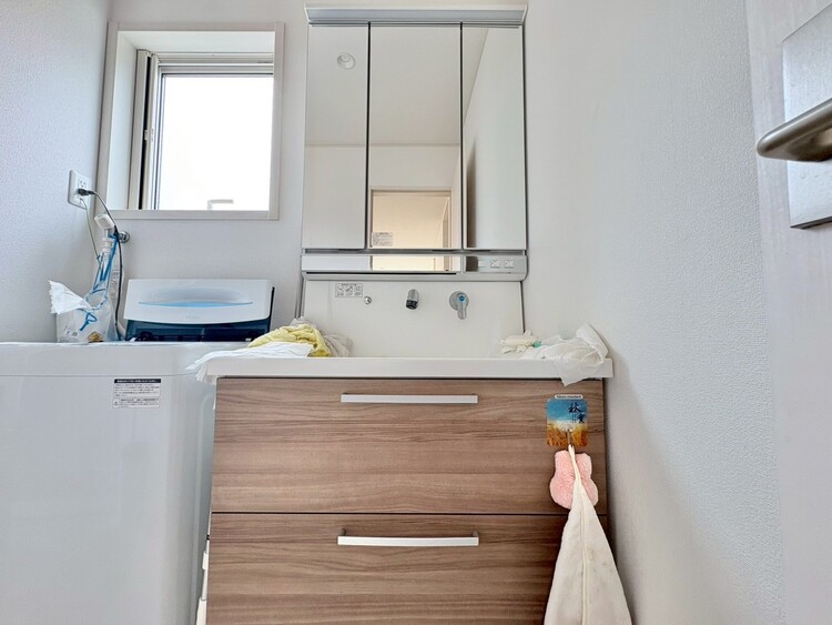 洗面 何かと物が増える場所だからこそ、スッキリと見映えの良い空間に。