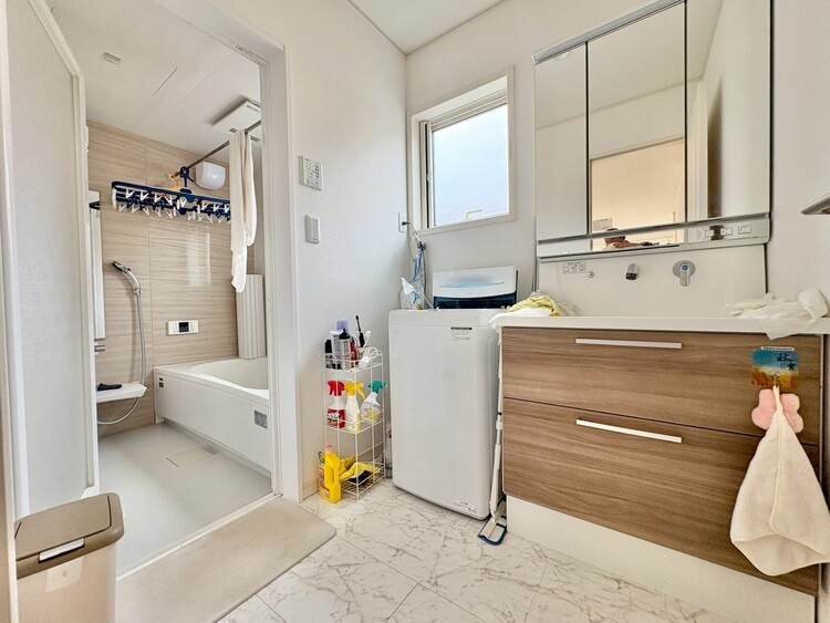 洗面 清潔感と心地よさを重視した、上質感漂うパウダールーム。