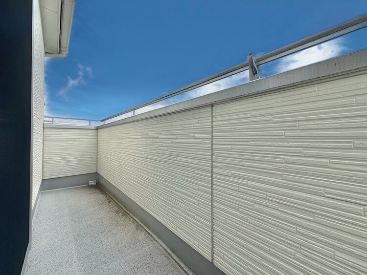 バルコニー 暮らしの中で、光と風を演出してくれるバルコニー。