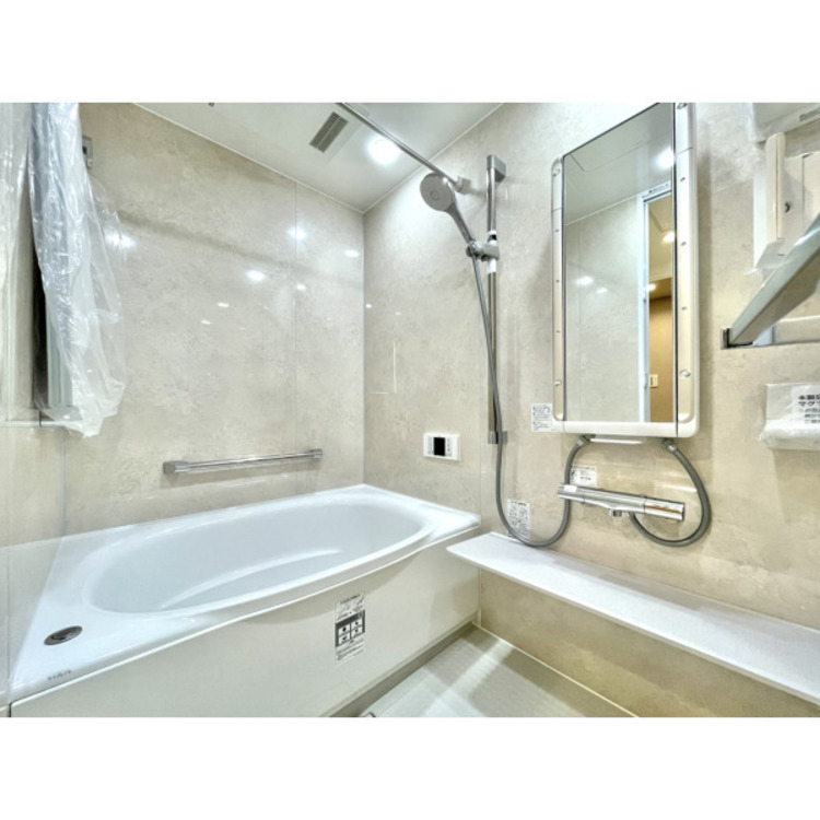 風呂 お子様と一緒にバスタイムを楽しめる広々空間。一日の疲れを癒す心地よいバスタイムを実現します。