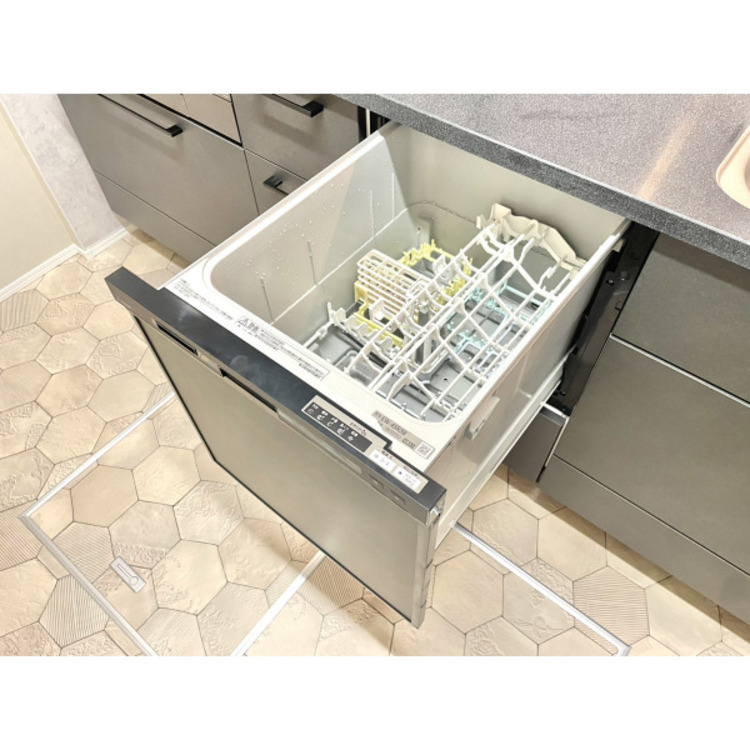 設備 食器洗浄乾燥機は時間の節約ができるので子育てや家事で忙しい家庭の味方です。