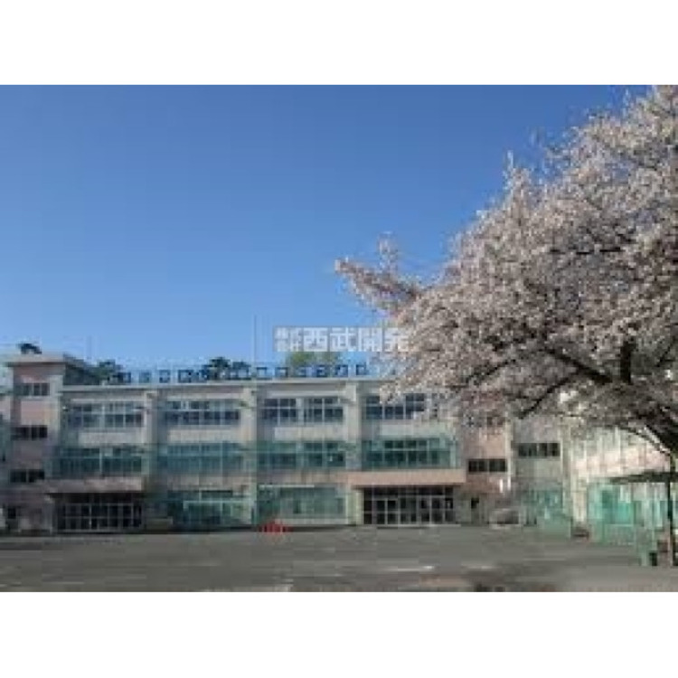 周辺 杉並区立久我山小学校(約750m)