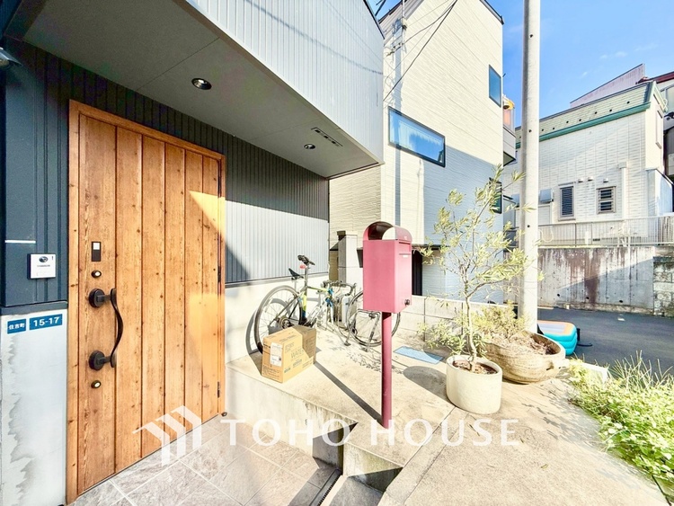 内装 【Kitchen】一歩一歩踏みしめる喜びを。光り眩い羨望のリビングへ。一歩一歩を踏みしめて家族の集う幸せの場所へ。すべてがクライマックスのマイベストホーム。