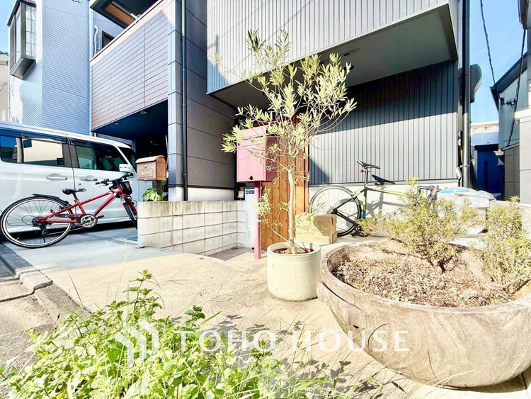 内装 【隠された美しさ】流麗な音楽が流れているような繊細でいながら整然かつ堅牢なこの空間。この空間は確かに美しい。しかし、そこには美しさ以上のものが隠されている。