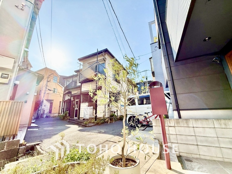 内装 【快適性＆機能性】住むほどに実感する快適性＆機能性。各空間を彩る設備は、デザイン性に優れたHigh Quality仕様が装備。広く使い勝手のよい空間と設備で、理想の暮らしを演出します