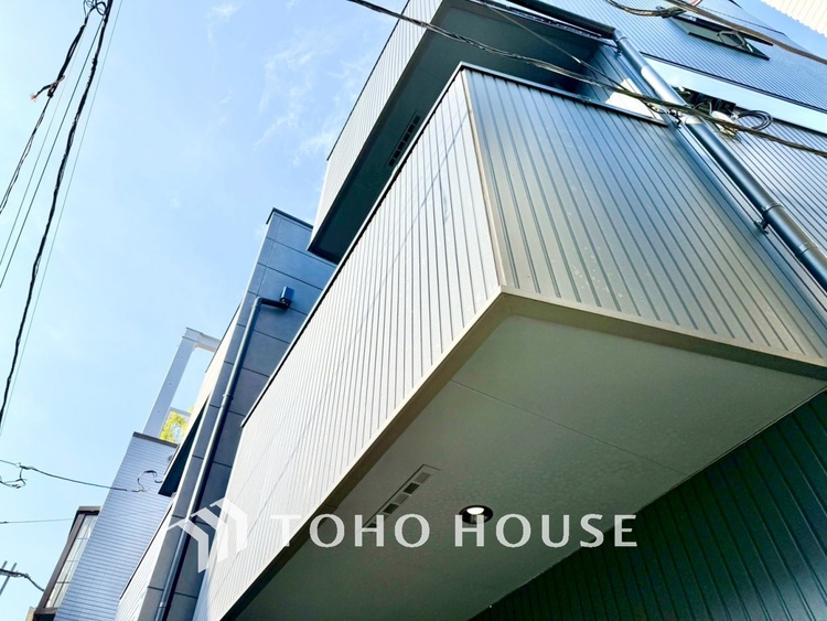 内装 【色彩】この空間に放たれた光は華美なまでに演出されたデザイン。流れる時をより芳醇なコーヒーの様な色彩奏でるアダージョ。そして情景豊かな作品のような暮らしがイメージできる。