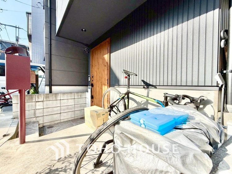 キッチン 【素敵な空間】君の姿に一瞬足を止めていた。美しくて惑わされてしまった自分が信じられない位素敵な空間。そしてこの空間に君がいて喜び歌を歌う僕が燥いでいる。