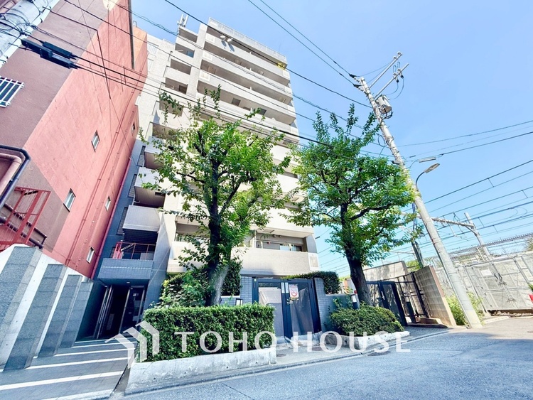 内装 ◆色彩◆この空間に放たれた光は華美なまでに演出されたデザイン。流れる時をより芳醇なコーヒーの様な色彩奏でるアダージョ。そして情景豊かな作品のような暮らしがイメージできる。