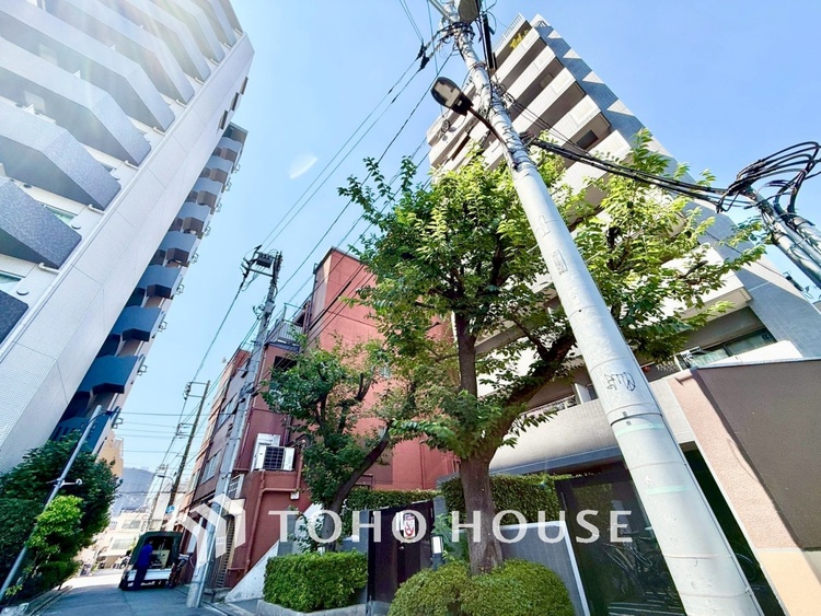 風呂 ◆浴室◆の温もりを感じ、ふわりと寄り添う太陽の妖精たちが自然と僕達を微睡ませる。うとうとしたい訳ではないがそんな時間が嫌いじゃない自分がここにいる。