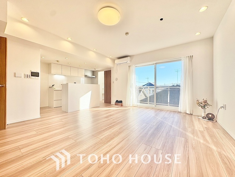 内装 【APPEARANCE】◆眩い◆光が燦々と入り、家族の笑顔を照らす。「いつまでも続いて」と願う夢のような毎日がここにある。