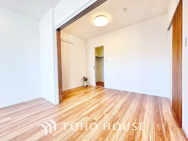 内装 ◆陽光◆が差し込む。この開放的な空間に家族の笑顔が集う。家族が一緒に過ごす空間は明るく、そして居心地よく。