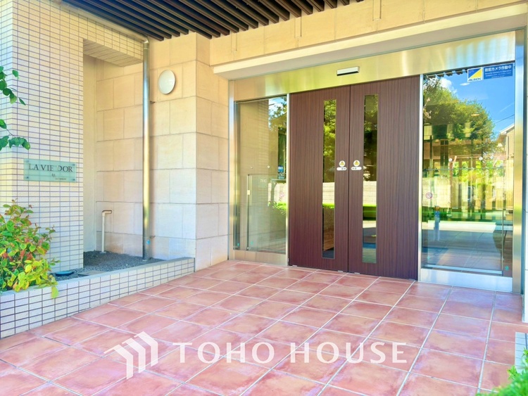 外観 【APPEARANCE】◆眩い◆光が燦々と入り、家族の笑顔を照らす。「いつまでも続いて」と願う夢のような毎日がここにある。