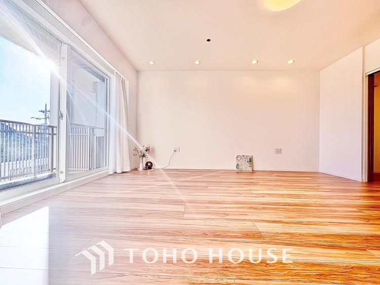 内装 【Space of cure】◆癒しの空間◆採光とセンスを散りばめた空間。それは『柔らかさ』に似た素敵な居場所。そこに暮らす人のことを考えつくり出したものは『癒し』という心地よい居場所なんだと思う