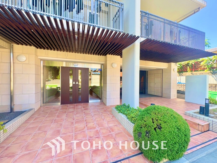 外観 【The beginning of everything】その邸が魅せる気品、重厚感、柔らかさ。それは訪れた人に安らぎを与える特別な空間。すべての始まりをここから。