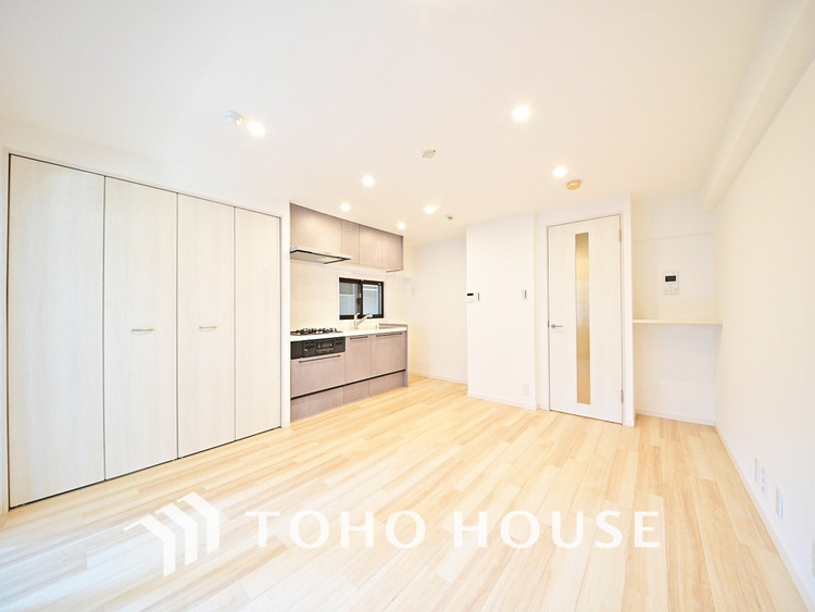 内装 広がりのある住空間、家族が集まるリビング・ダイニング