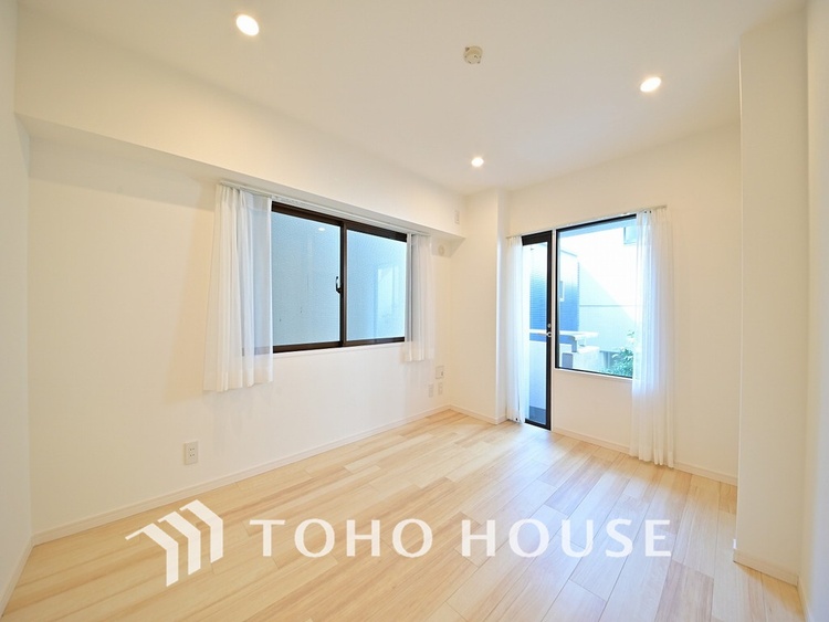 内装 採光もある洋室は、くつろぎのひと時を過ごすのにぴったり