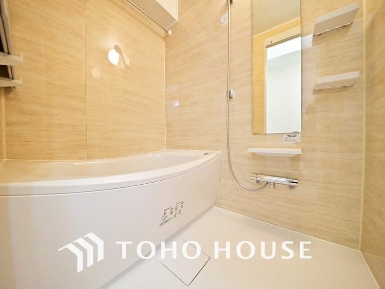 風呂 一日の疲れを癒すバスルームは、心地よいリラックスを叶える清潔感溢れる空間