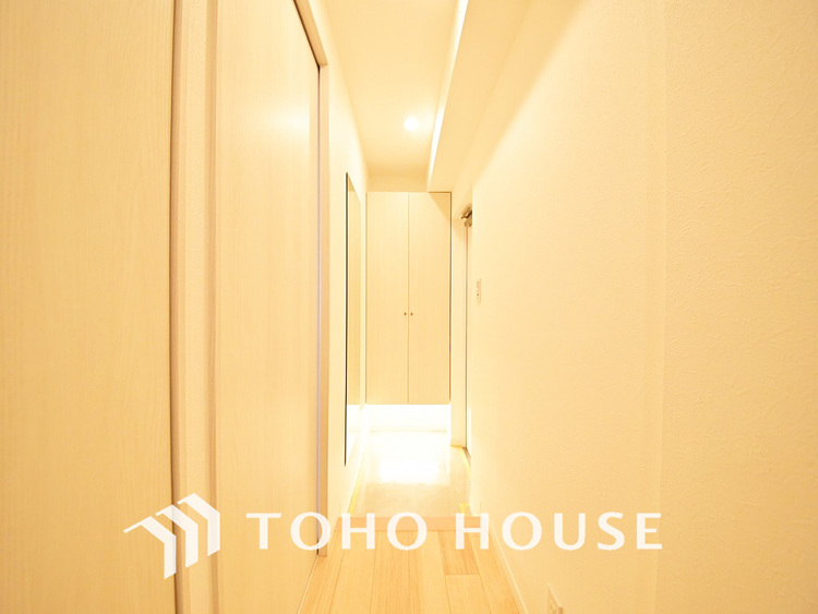 玄関 飾り過ぎないシンプルな内装の玄関