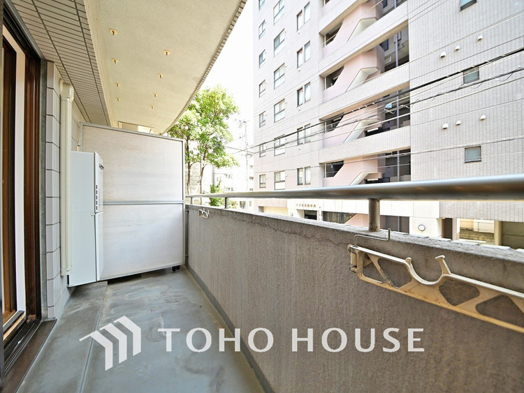 バルコニー 陽当たり良好なバルコニー