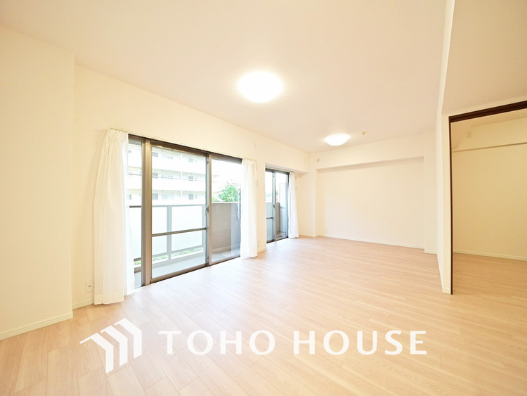 内装 広がりのある住空間、家族が集まるリビング・ダイニング