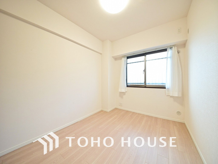 内装 採光もある洋室は、くつろぎのひと時を過ごすのにぴったり