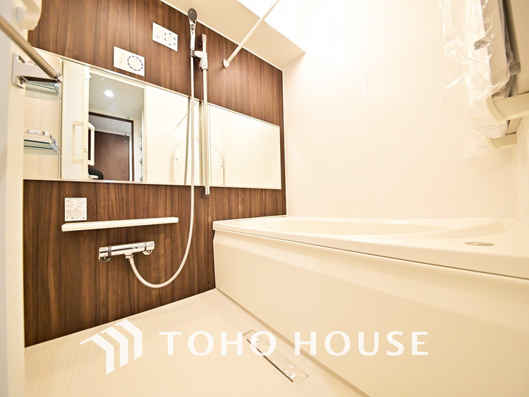 風呂 一日の疲れを癒すバスルームは、心地よいリラックスを叶える清潔感溢れる空間