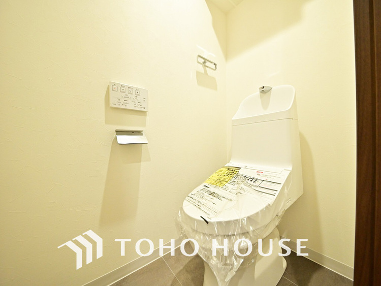 トイレ 清潔な洗浄機能付温水シャワートイレ