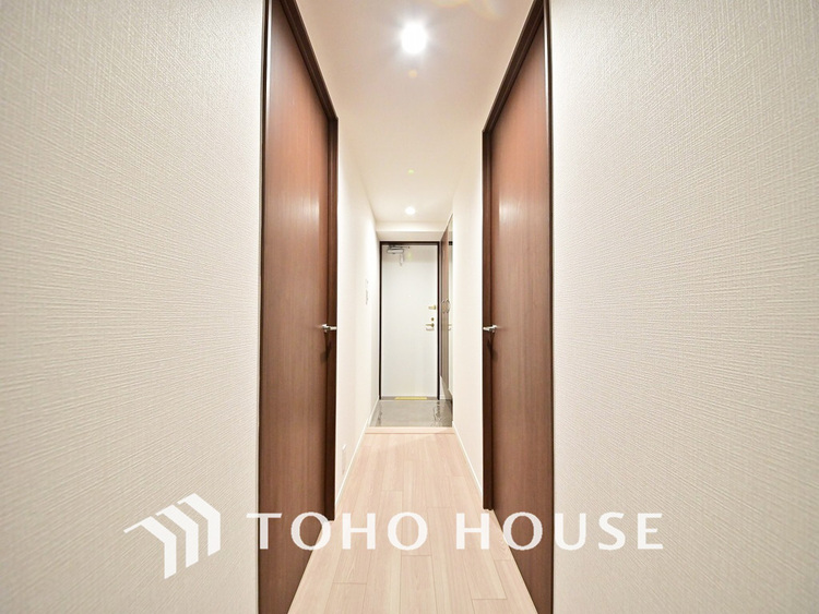 玄関 飾り過ぎないシンプルな内装の玄関