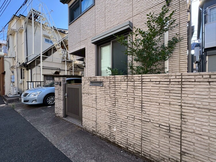 その他 上質感漂う玄関アプローチです。