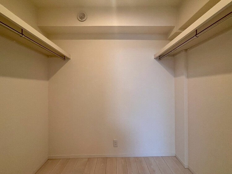 収納 家電やスーツケース、ストック品など何でも片付く嬉しい空間です。