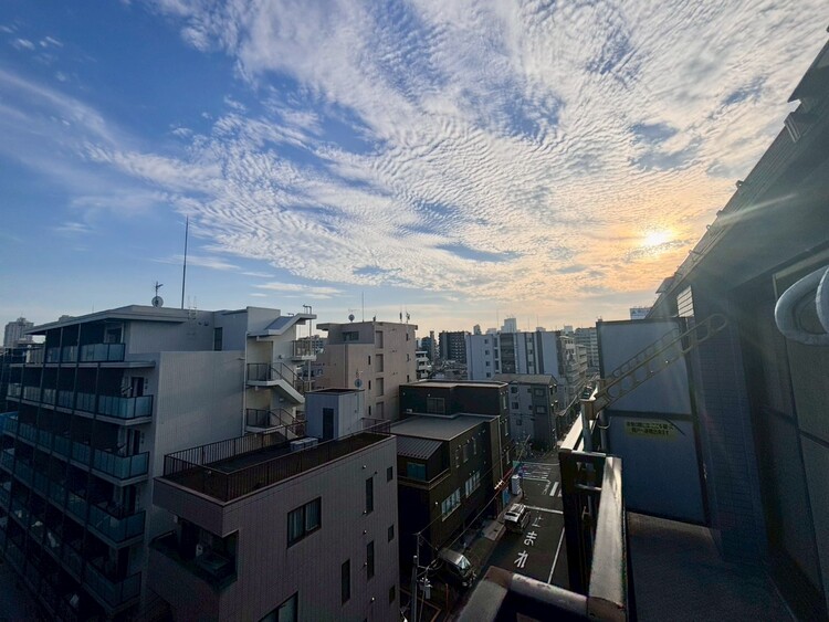 バルコニー 陽当たり・通風・開放感に恵まれた環境です。