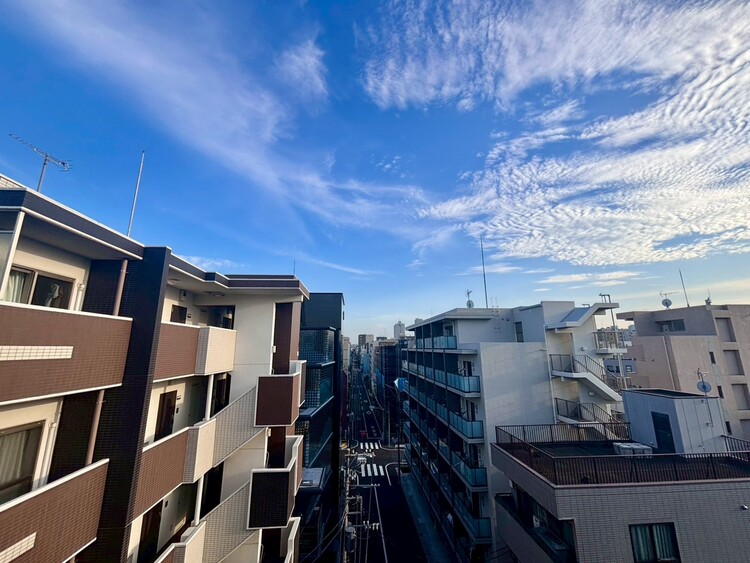 バルコニー 眺望や窓からの景色が良いと、家で過ごす時間も快適です。