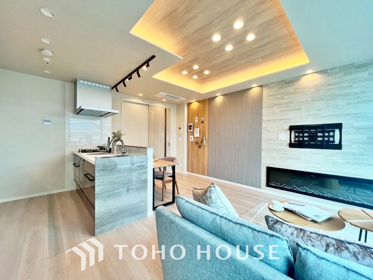 内装 【LIVING】◆扉を◆開くとこの景色。家族の”おかえり”の声が聞こえてきそう。